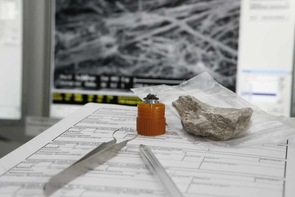 CRB GmbH | Preparativos para el análisis del amianto 3 | © CRB Analysis Service GmbH